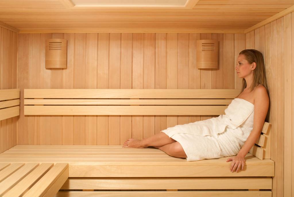 sauna-casual-interiorr-en-abeto-natural.jpg