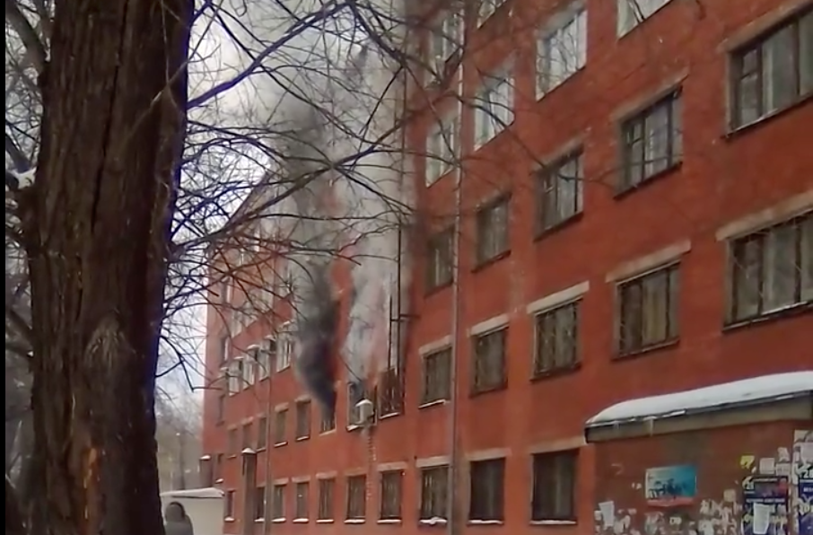 В Перми после пожара закрыли военкомат на Стахановской
