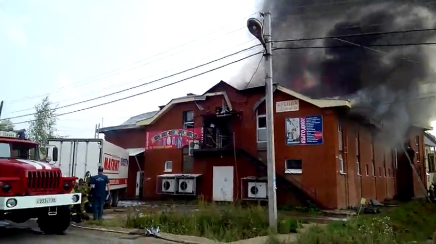 В Кудымкаре сгорел супермаркет, пострадавших нет
