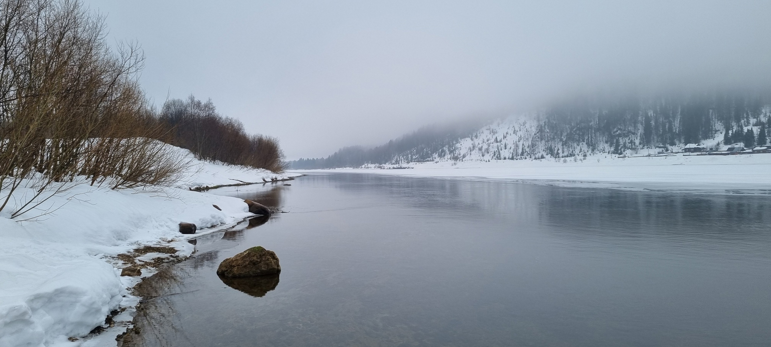 Фото: государственный инспектор в области охраны окружающей среды Вишерского участка природного парка 