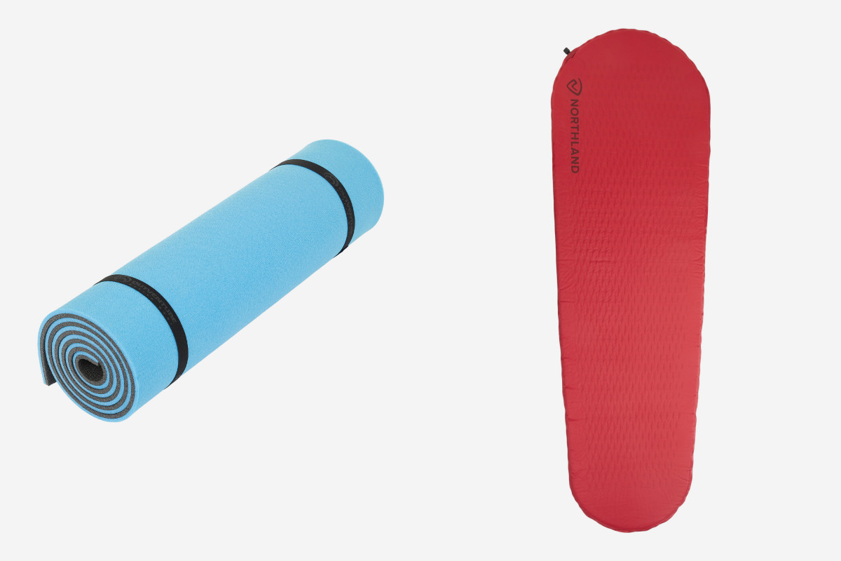 Пенка стоит 700 рублей, а надувной коврик - 3000 рублей. Фото: сайт магазина 