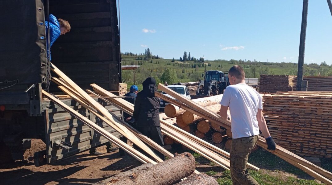 Ветераны из Прикамья отправили на СВО пиломатериалы