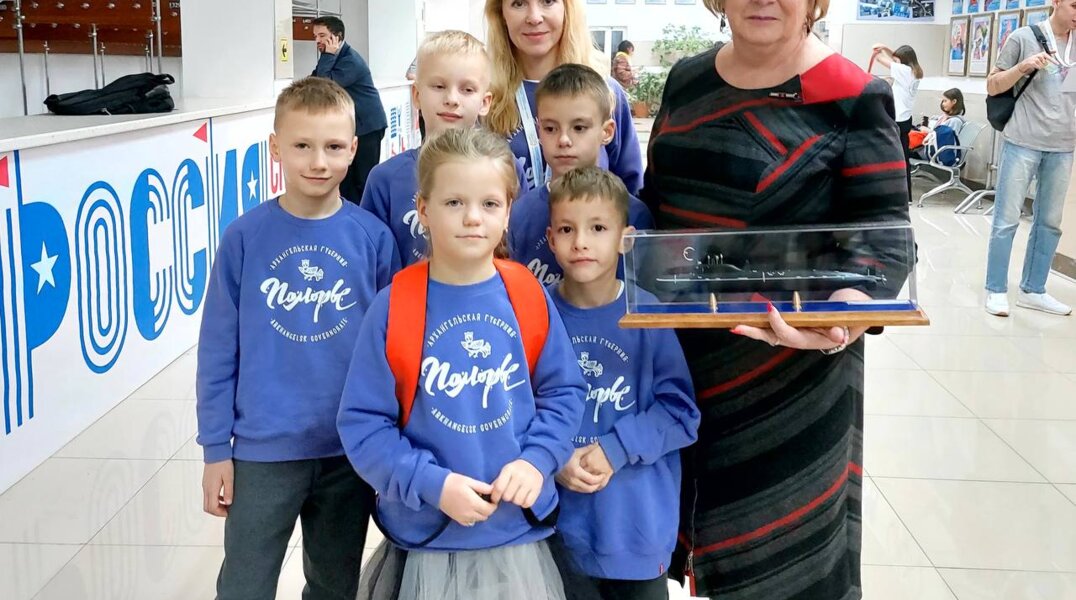 Школьники из Архангельской области передали подарок к 300-летию Перми от губернатора Александра Цибульского