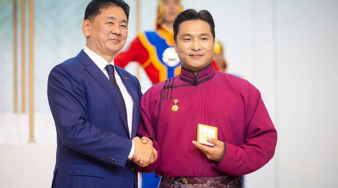 Баритон пермской оперы стал заслуженным солистом Монголии