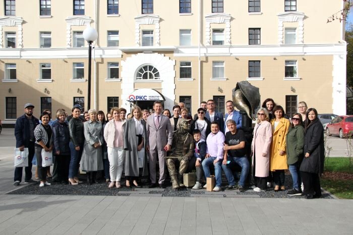 Известную скульптуру «Водопроводчик» перенесли в центр Перми к офису для клиентов «НОВОГОРа»