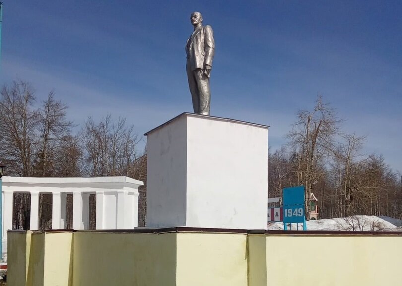 Осужденные исправительного центра отреставрировали памятник Ленину в Гремячинске