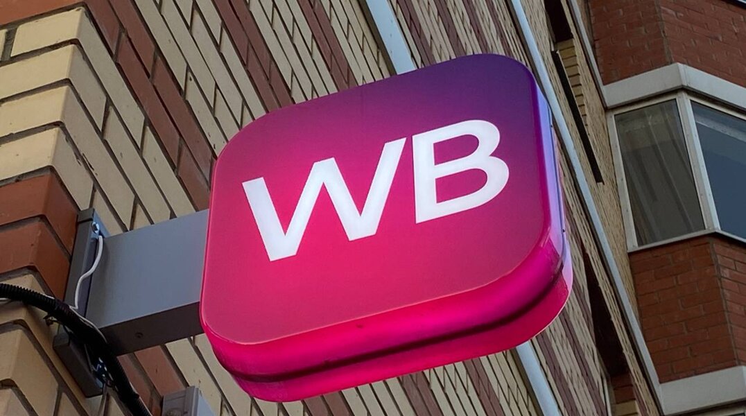 Грузовик Wildberries загорелся на улице в Чайковском