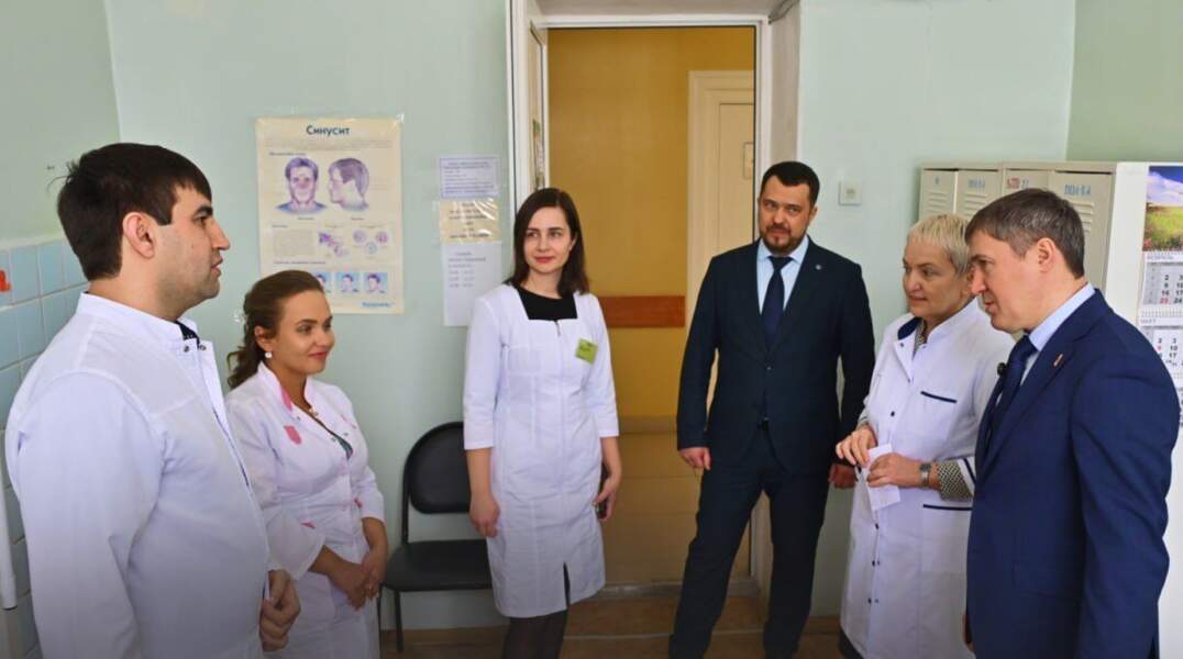 Дмитрий Махонин: До 2030 года в медучреждения края должны прийти не менее 2,5 тысяч работников