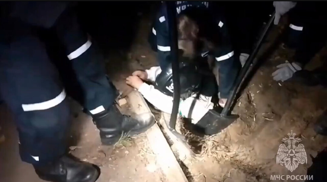 Нижегородские спасатели достали из-под земли восьмилетнего мальчика
