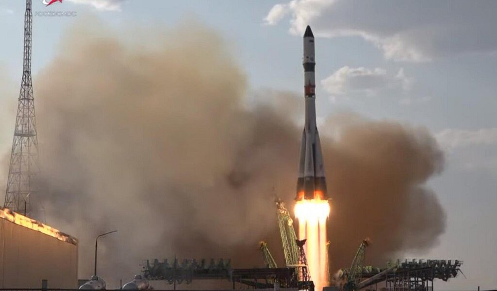 Пермские школьники вместе с губернатором Пермского края приняли участие в запуске ракеты