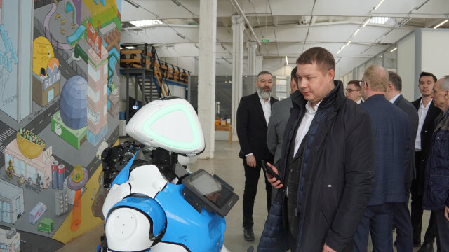 Руководство технопарка ознакомило пермских депутатов с работой главной IT-площадки края