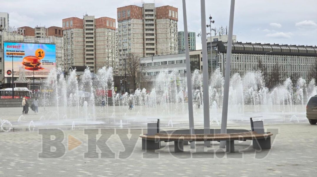 В Перми у Заксобрания заработал фонтан