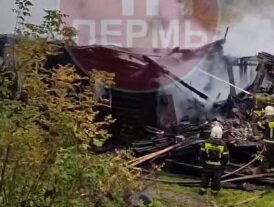 В Перми произошел сильный пожар в жилом доме на улице Соликамской