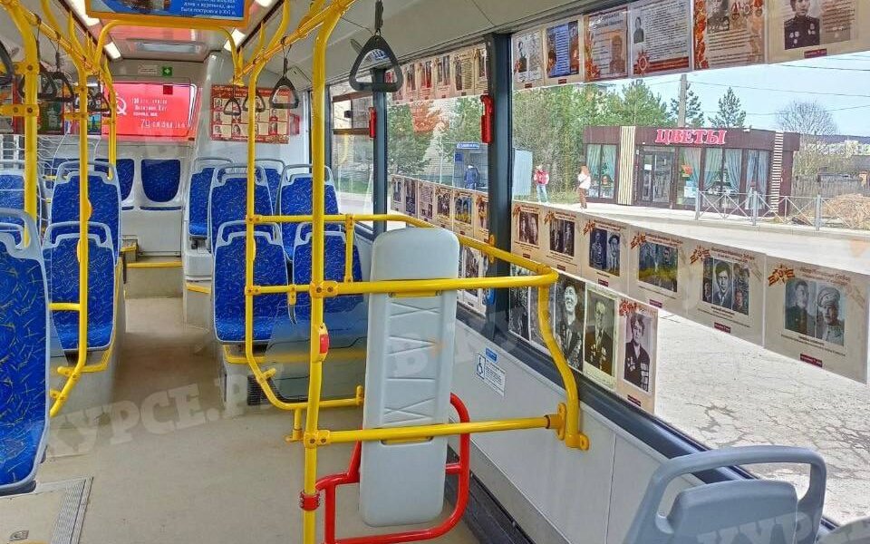 В Перми ездит автобус, украшенный ко Дню Победы