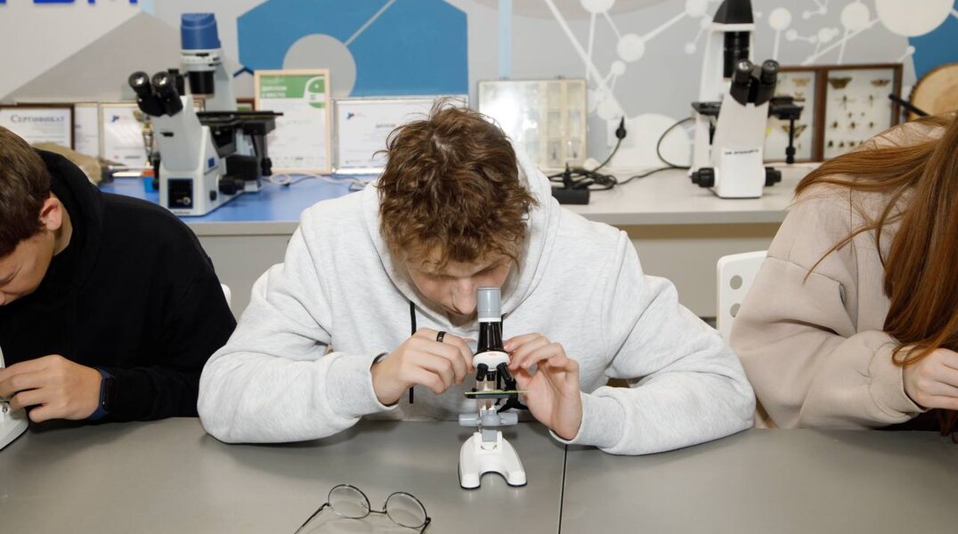 10 предприятий Прикамья предложили участникам молодежного туристического форума примерить взрослые профессии