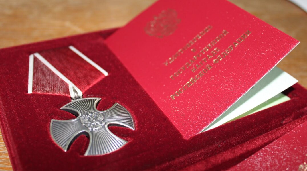 В Прикамье супругам погибших бойцов вручили государственные награды