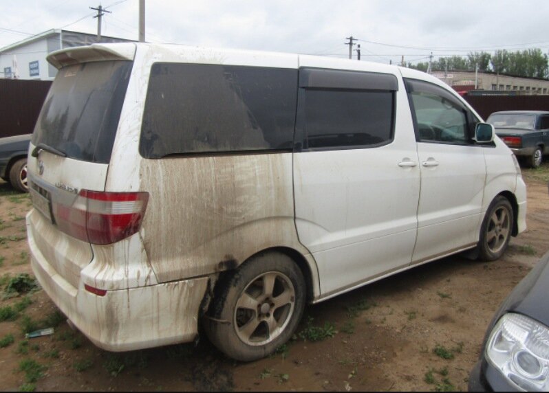 Пермячка расстроилась, что на парковке все чужие автомобили закрыты, и подожгла один из них. Видео