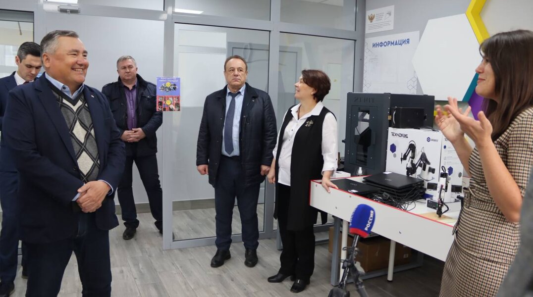 Валерий Сухих посетил образовательные учреждения в Чайковском