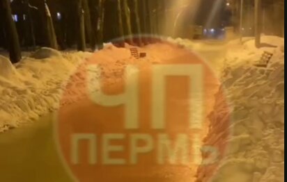 В Перми из-за прорыва воды в Мотовилихе часть улиц превращается в каток