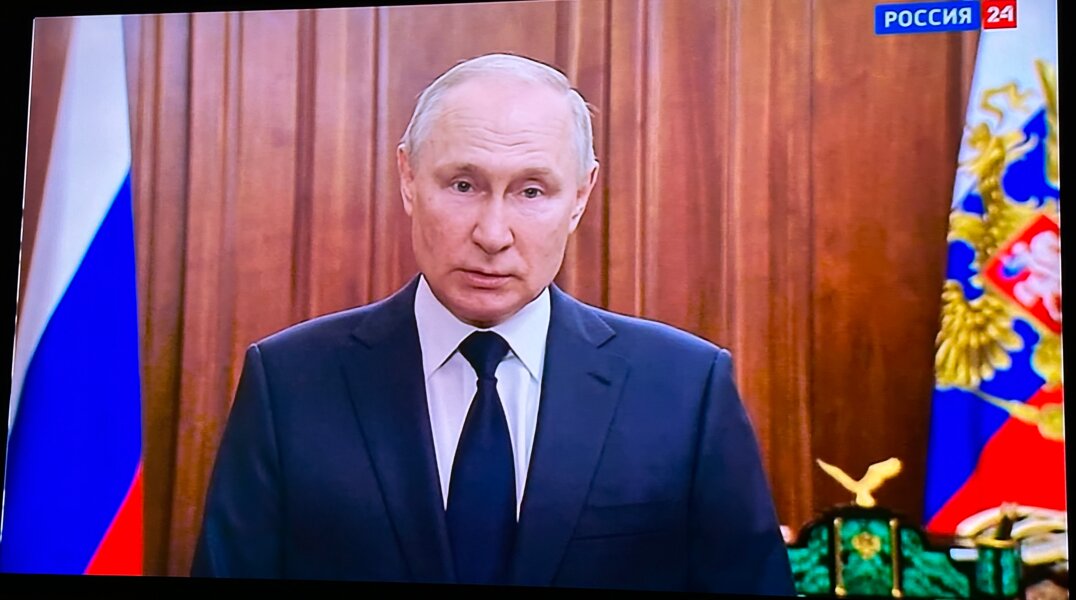 Президент поблагодарил жителей России за сплоченность и патриотизм во время попытки мятежа. Видео