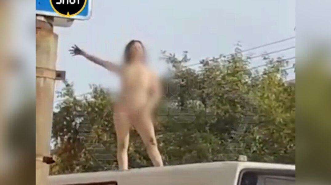В Кирове голая гимнастка устроила танцы на крыше автобуса