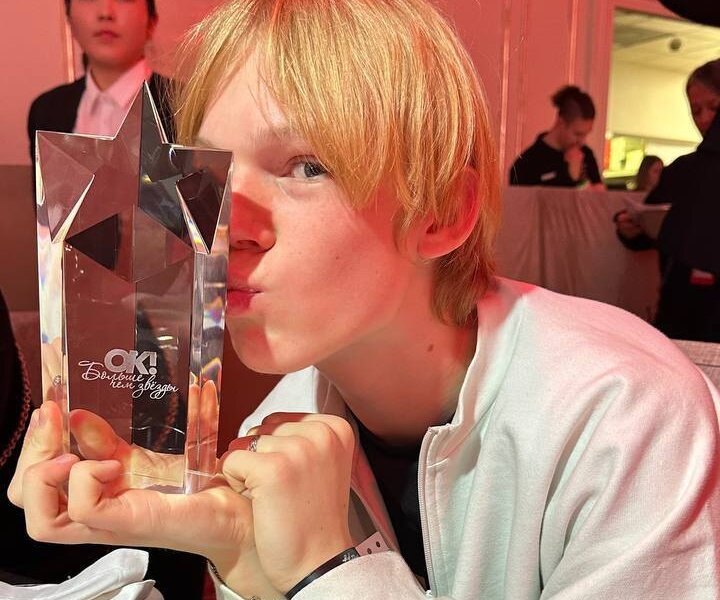 Звезда сериала «Слово пацана» из Лысьвы получил первую кинонаграду