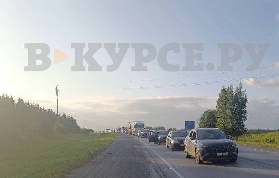 На въезде в Кунгур образовалась большая пробка