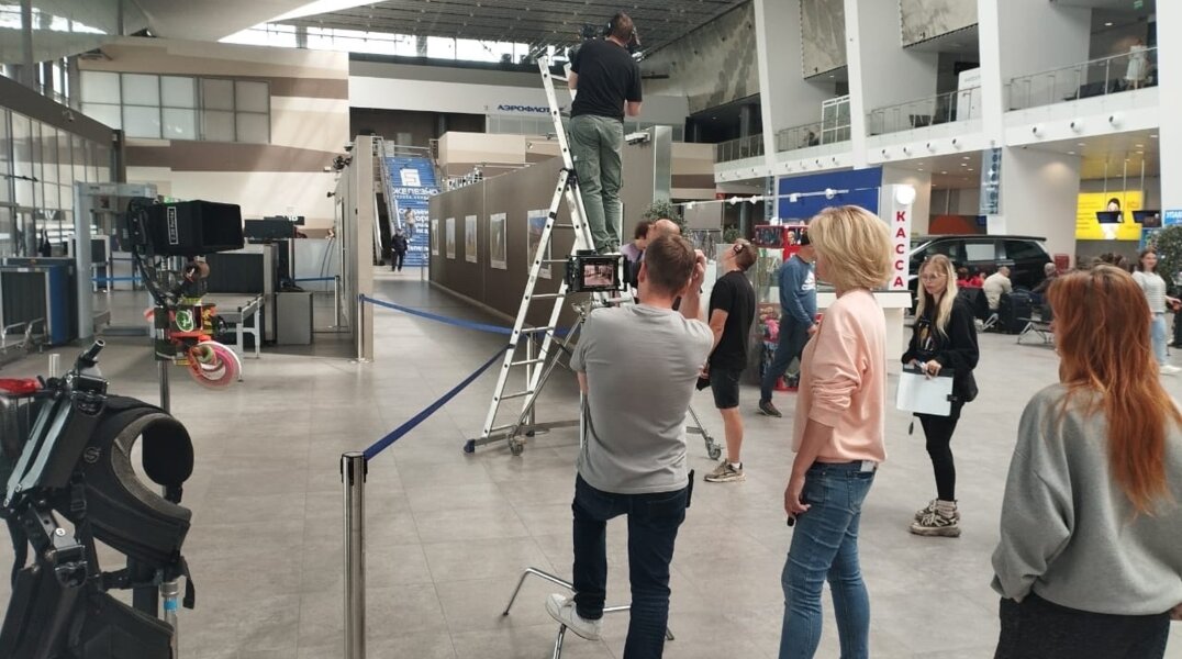 В соцсетях появились фото со съемок фильма в пермском аэропорту