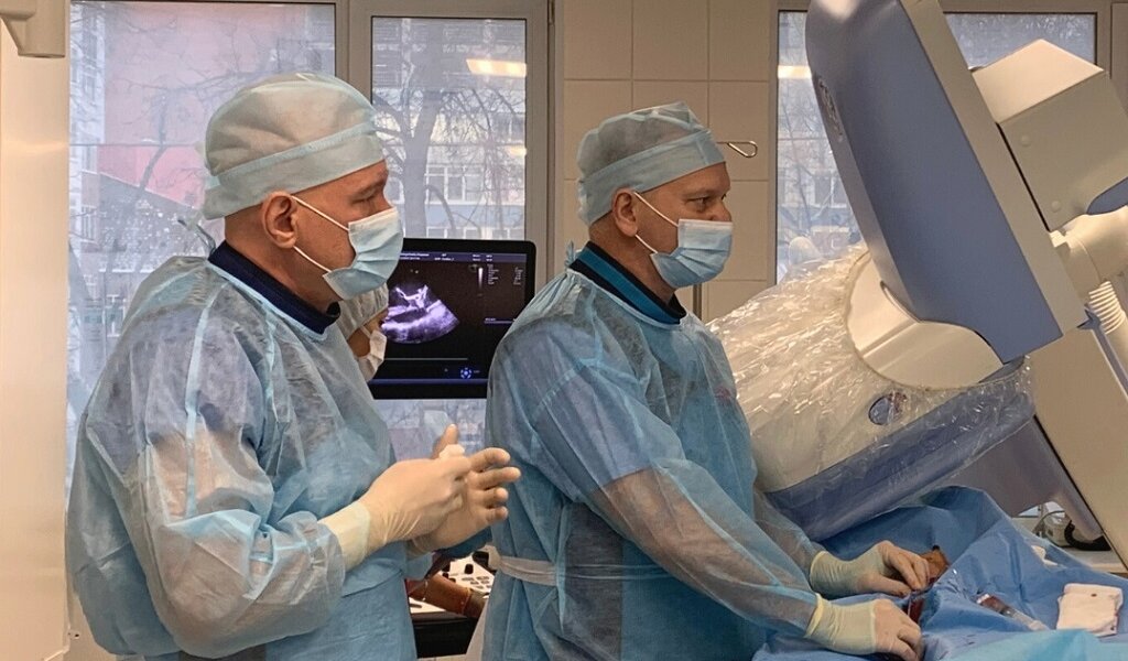 Подростка, которому в новогоднюю ночь петардой оторвало пальцы, выписали из больницы в Березниках