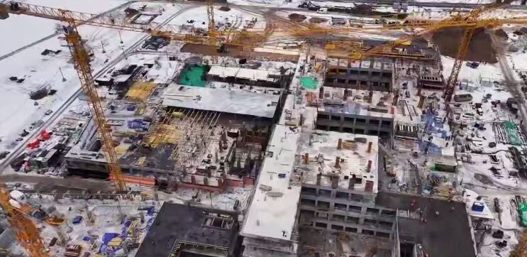 Строители завершают устройство каркасов пансионата и центрального блока нового онкоцентра в Камской долине