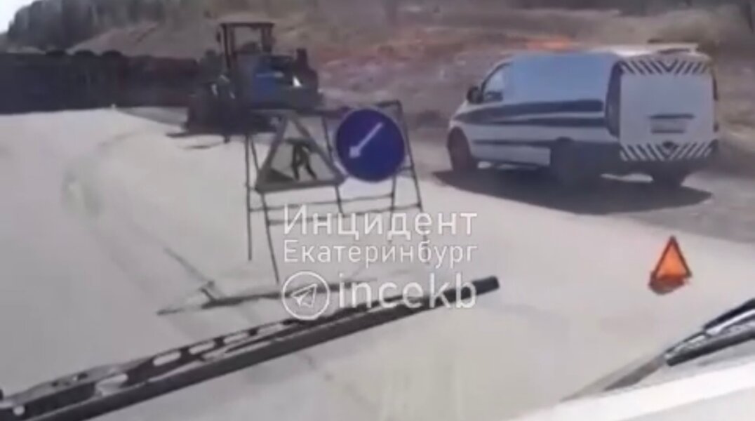 На трассе Пермь-Екатеринбург перевернулась фура