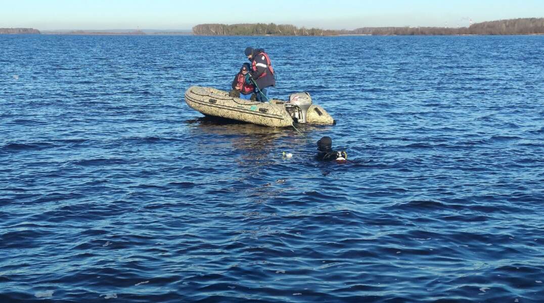 Водолазы, спасатели