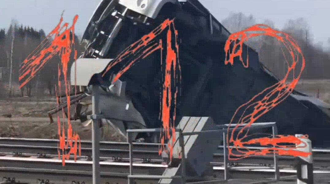 В Ярославской области столкнулись поезд и рейсовый автобус