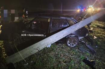 ​В Прикамье с трассы улетели два автомобиля, снеся опору ЛЭП