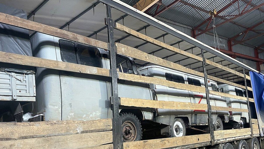 В города ДНР и ЛНР из Прикамья отправили большегруз с тремя УАЗами и гуманитарной помощью