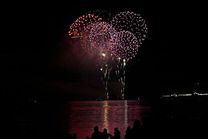 В Перми сезон летних мероприятий закрыли фестивалем фейерверков