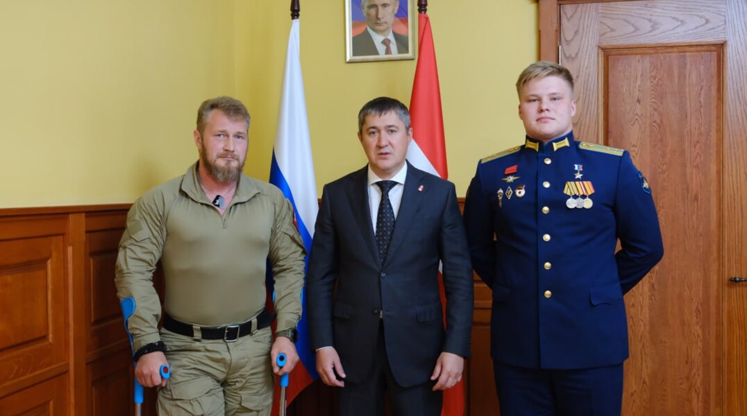 Губернатор Пермского края встретился с семьей героя России Эммануила Давыдова