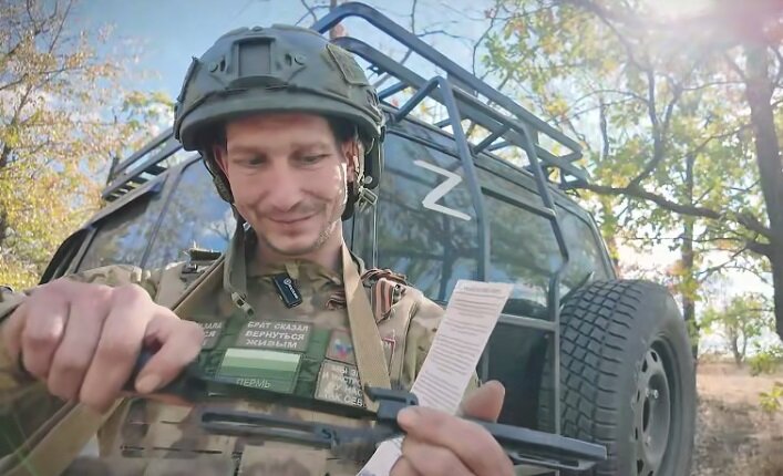 Прикамских бойцов СВО наградили оружием легендарной «Дивизии чёрных ножей»