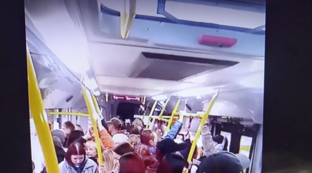 Жители Кондратово не могут уехать на работу из-за нехватки автобусов