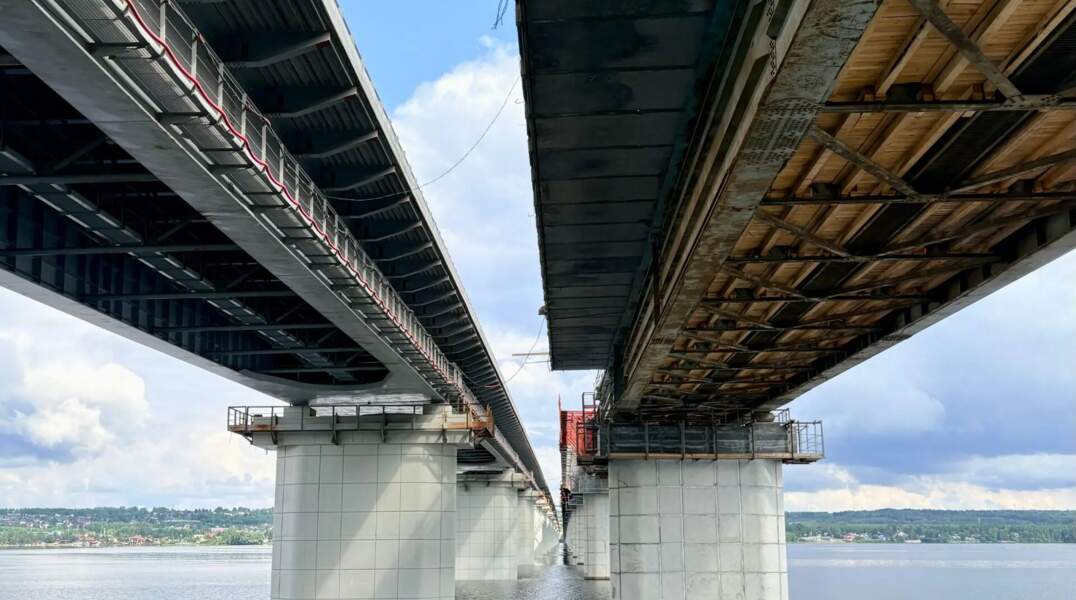 ​По требованию прокуратуры на Чусовском мосту в Перми установили навигационные огни для судов