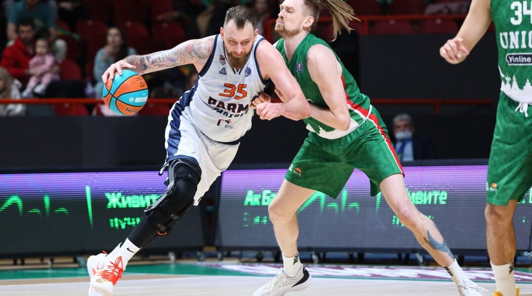 В Перми перенесли время баскетбольного матча из-за массовых отмен авиарейсов