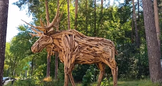 В Балатовском парке Перми появились необычные скульптуры животных