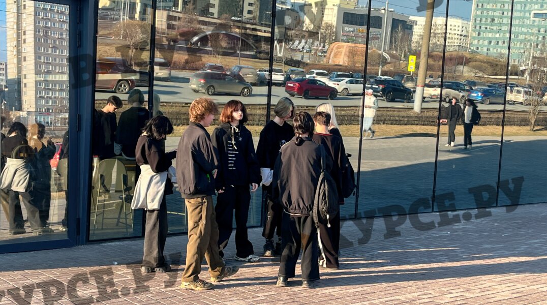 В крупном торговом центре Перми полицейские провели беседы с подростками