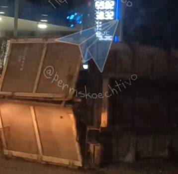 В Перми на ул. Куйбышева опрокинулся КАМАЗ