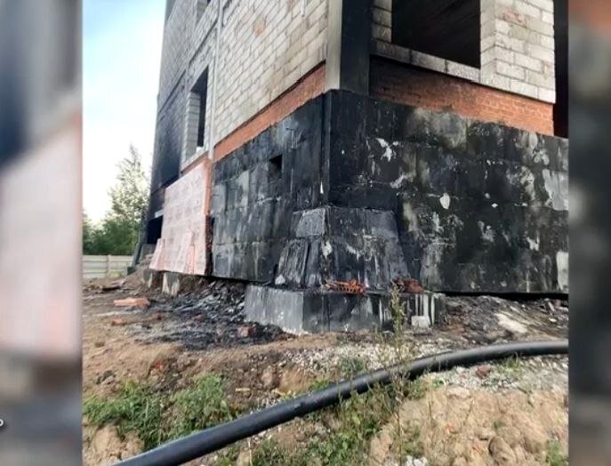 В Соликамском округе подростки подожгли здание будущей поликлиники и вышку сотовой связи