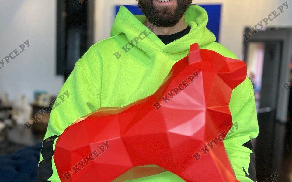 Пермский дизайнер сделал новую версию своего полигонального красного медведя. Фото