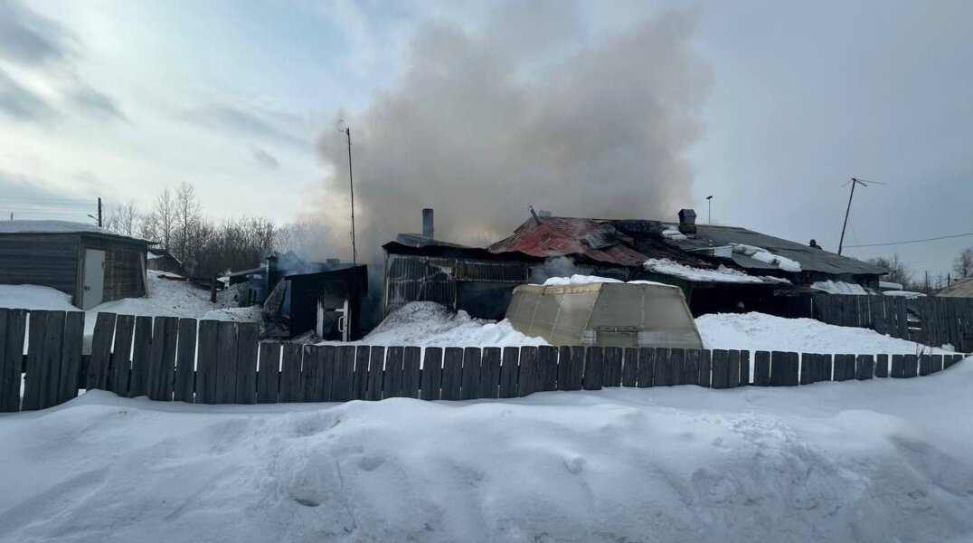 В Соликамске при тушении частного дома погибли пожарные