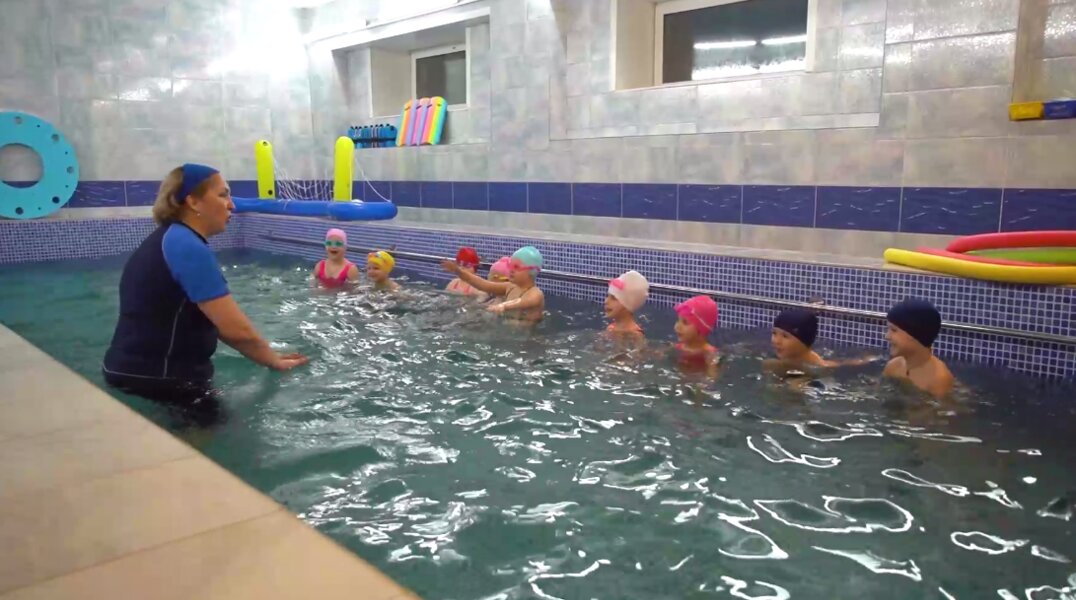 В нескольких детских садах Перми начались занятия по плаванию