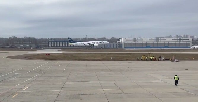 В небе над Иркутском совершил первый полет лайнер МС-21 с пермскими двигателями