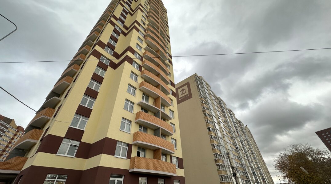 Отделка и благоустройство: близится завершение строительства долгостроя на улице Карпинского в Перми